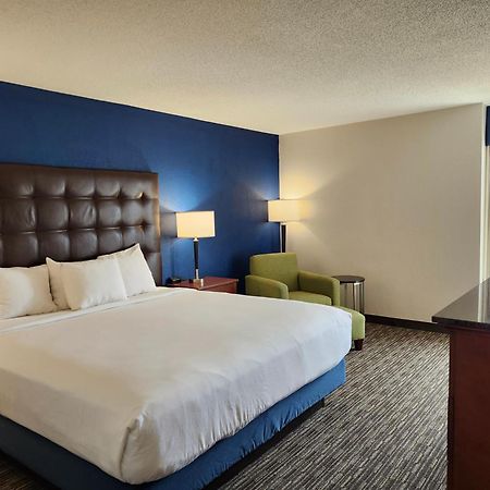 Heritage Inn & Suites St Louis Fenton, Trademark By Wyndham 외부 사진