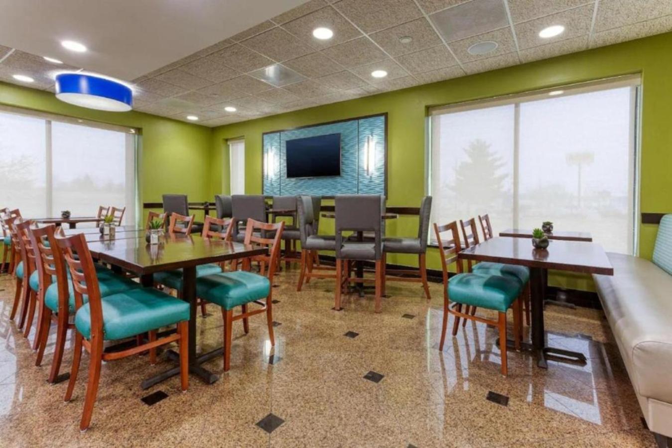 Heritage Inn & Suites St Louis Fenton, Trademark By Wyndham 외부 사진