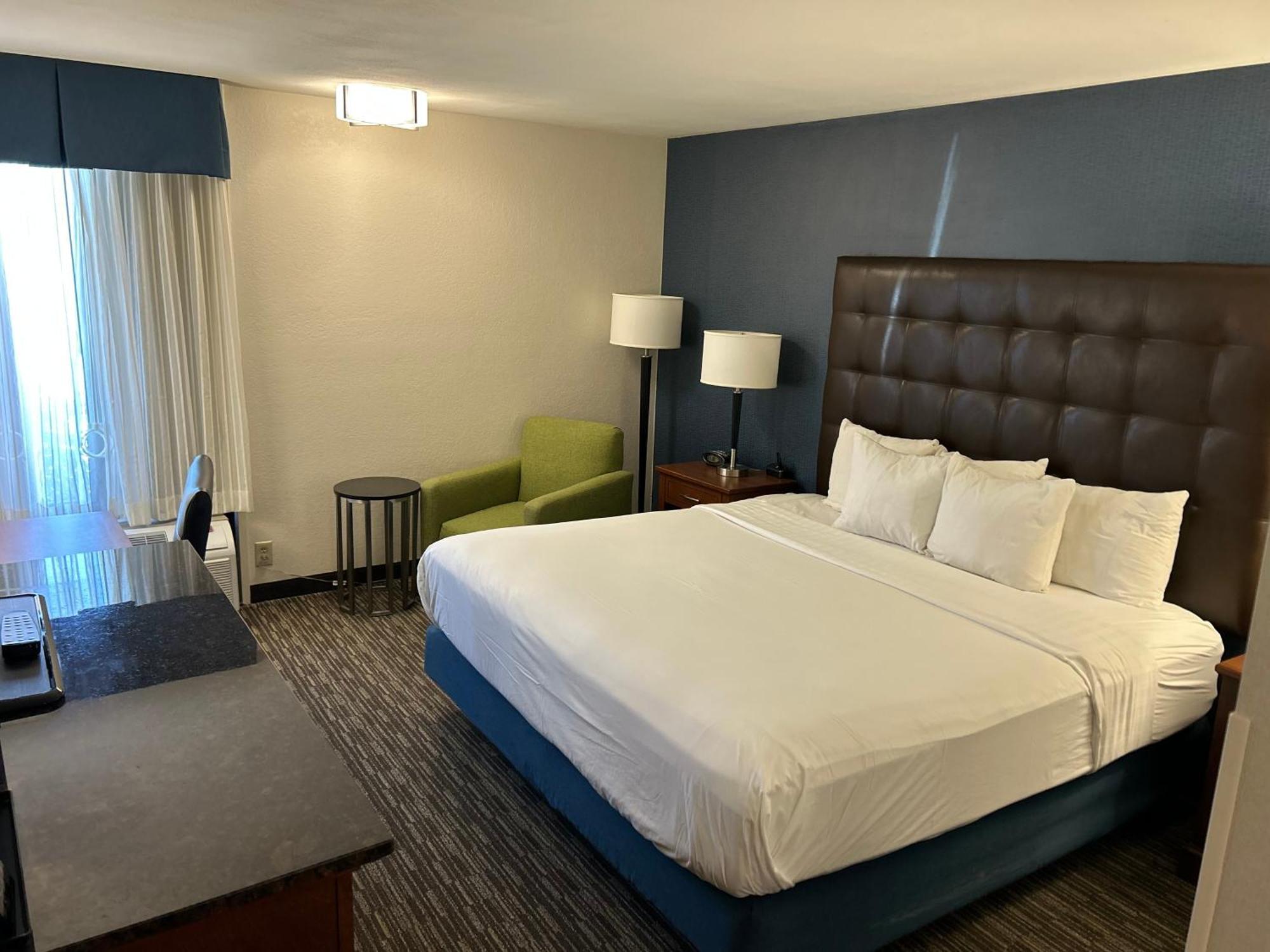 Heritage Inn & Suites St Louis Fenton, Trademark By Wyndham 외부 사진