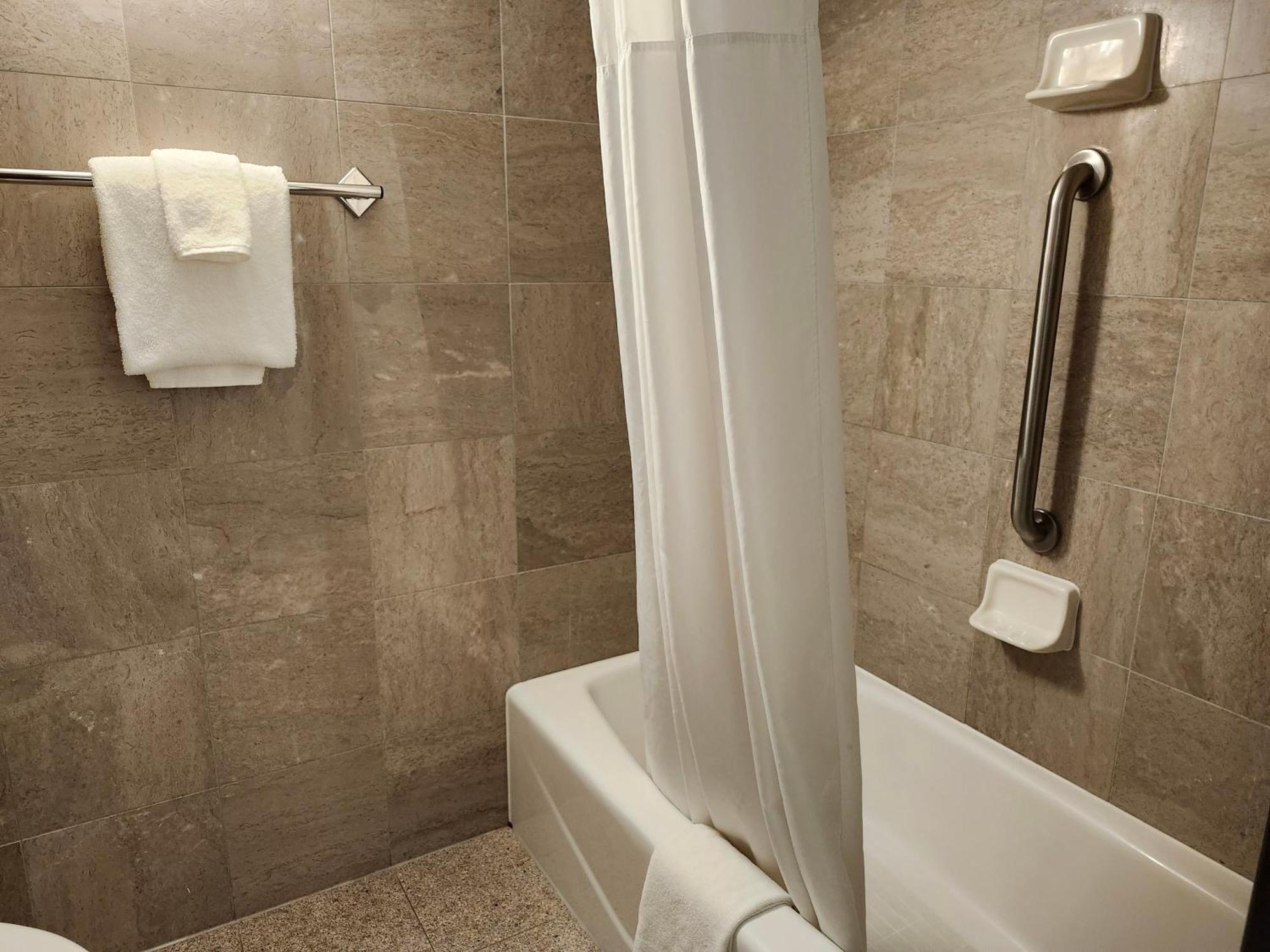 Heritage Inn & Suites St Louis Fenton, Trademark By Wyndham 외부 사진