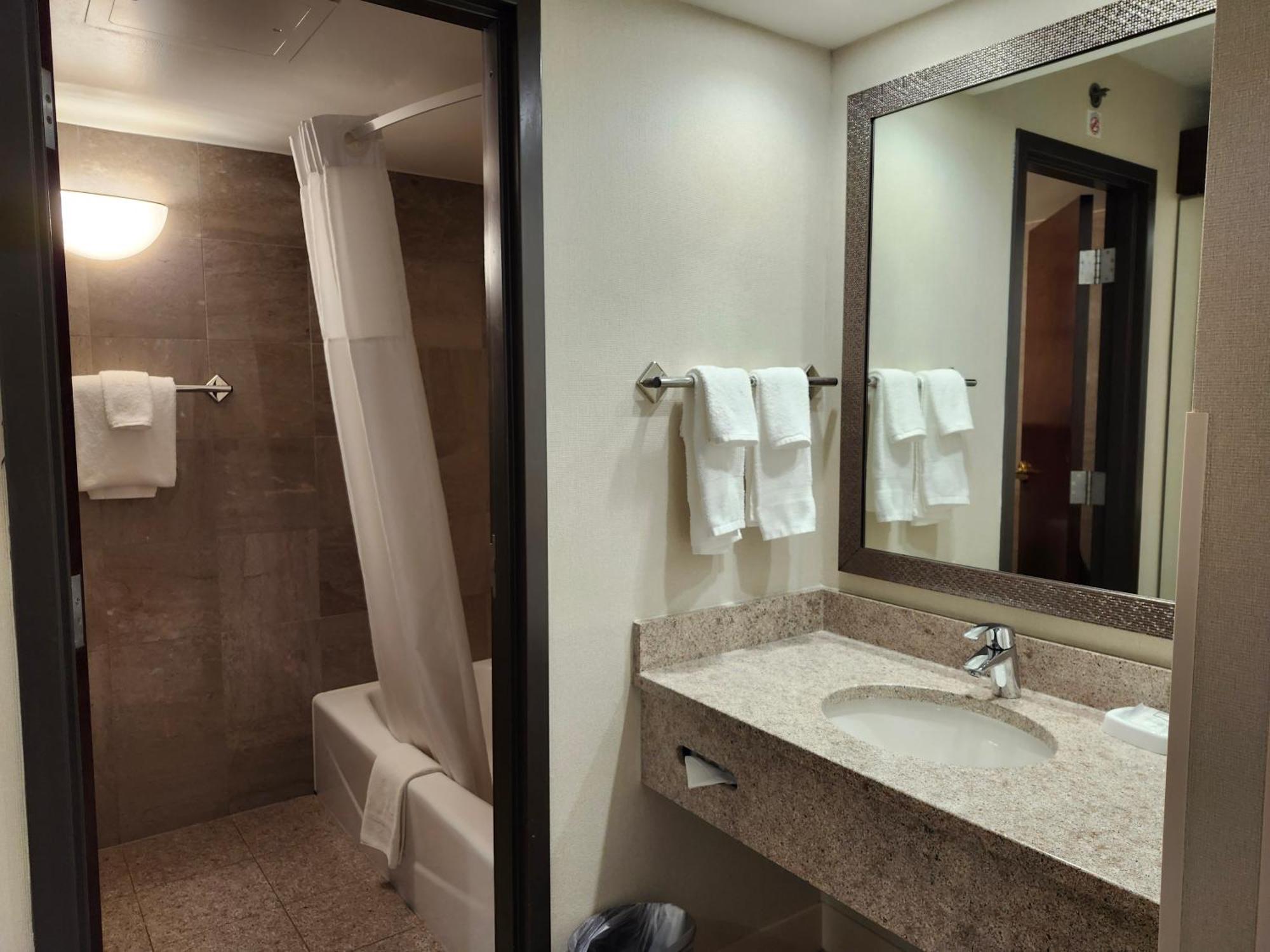 Heritage Inn & Suites St Louis Fenton, Trademark By Wyndham 외부 사진