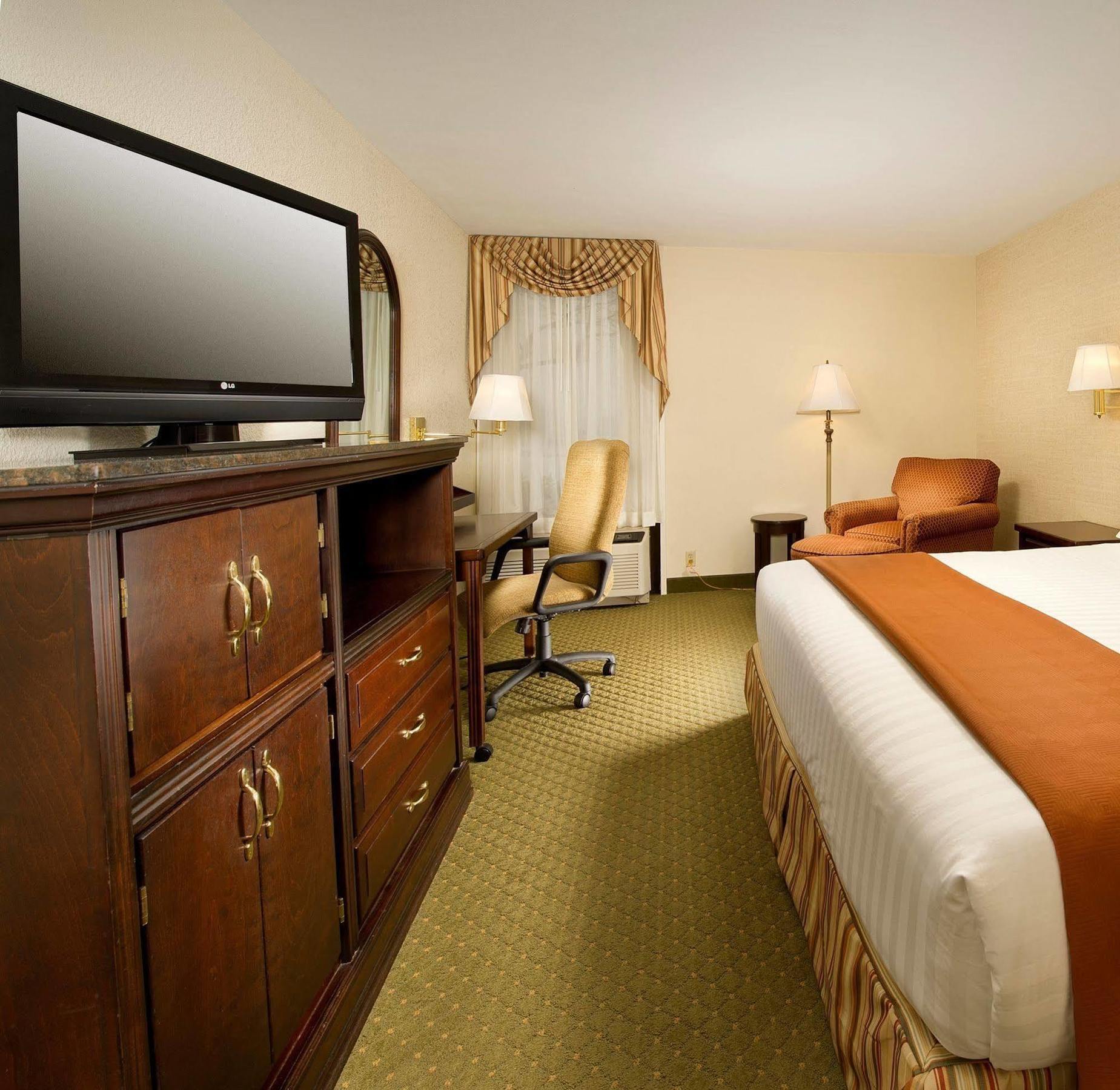 Heritage Inn & Suites St Louis Fenton, Trademark By Wyndham 외부 사진
